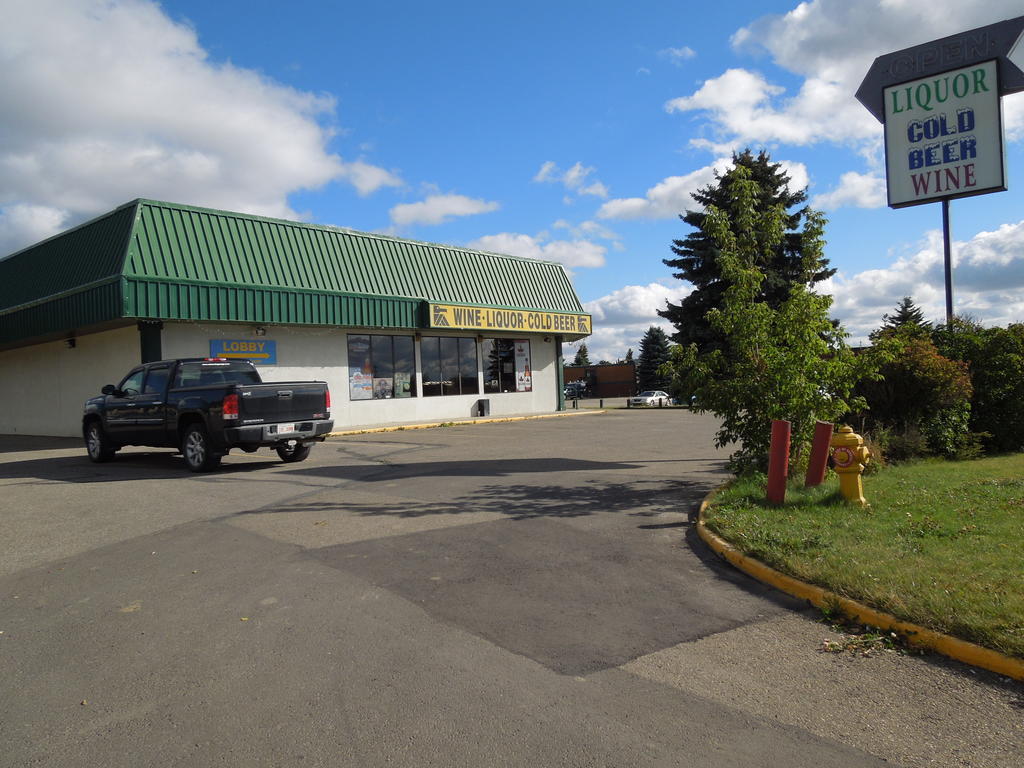 Walking Eagle Inn & Lodge Rocky Mountain House Exterior photo