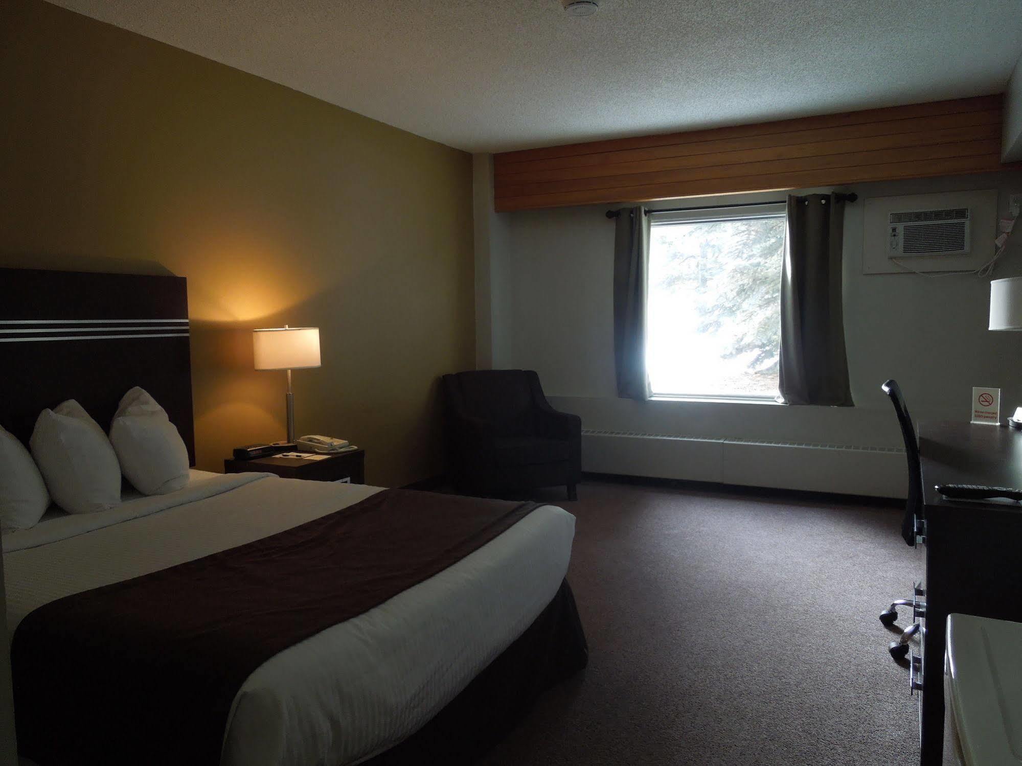 Walking Eagle Inn & Lodge Rocky Mountain House Exterior photo